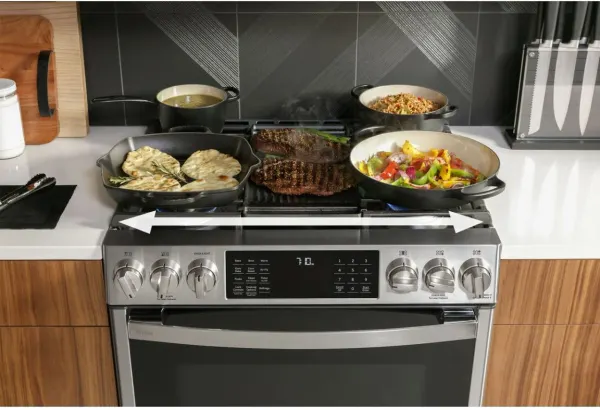 GE Profile P2S930YPFS range lifestyle image